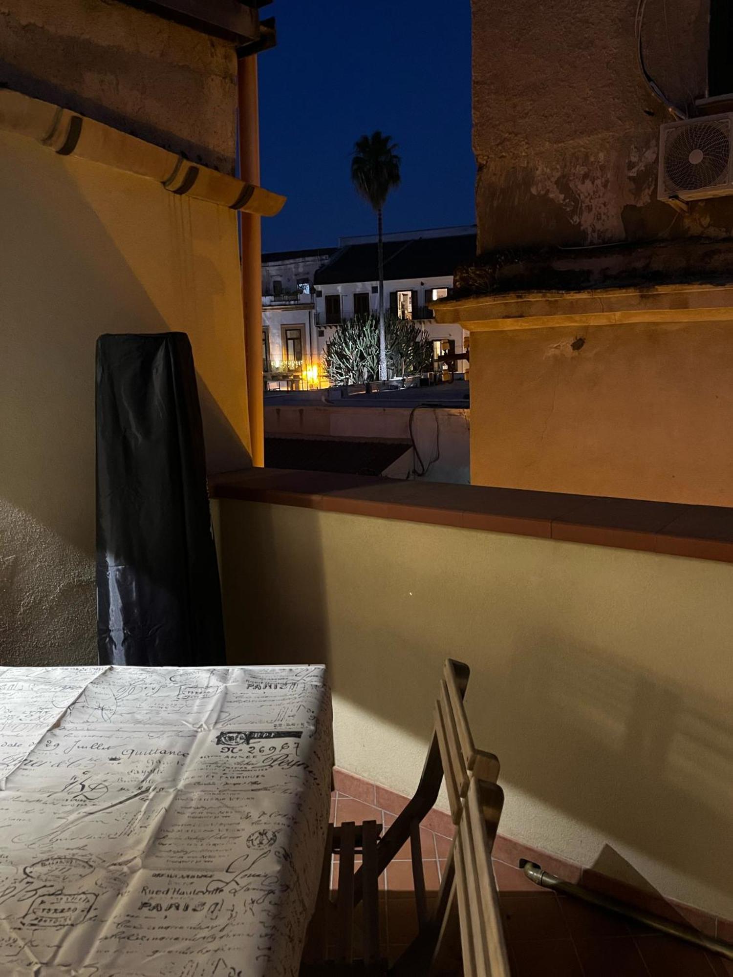 Maquedino Holiday Home & Terrace - Cozy Central Loft Palermo Exterior photo